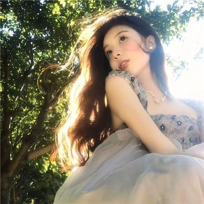 穿黑衣的女孩